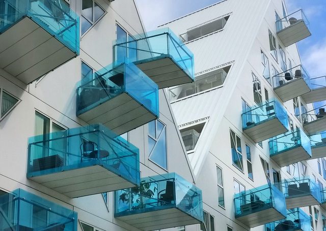 Gdzie w Warszawie zamówić wykonanie balustrad szklanych?
