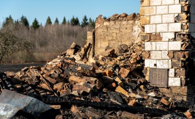 ​Wyburzenia maszynowe a ręczne - które skuteczniejsze?