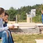 Budowa domu systemem gospodarczym – czy naprawdę się opłaca?